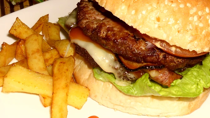 Hamburger s hranolky