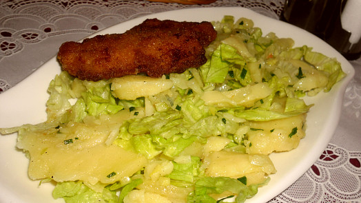 Hlávkový salát s bramborami