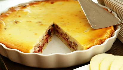Jablečný koláč s brusinkami a ořechy