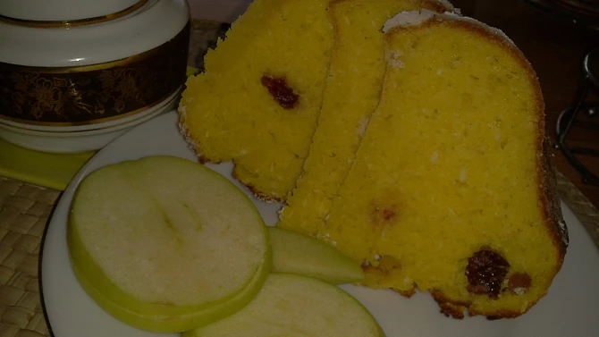 Jablíčkovo-brusinkovo-kokosová bábovka