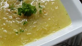Kedlubnová polévka s kroupami