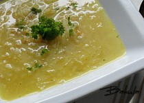 Kedlubnová polévka s kroupami
