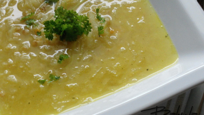Kedlubnová polévka s kroupami