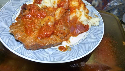 Krkovička na cibulích, česneku a rajčatech s bazalkou, Ingredience