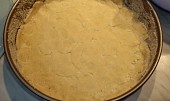 Křupavý ořechový koláč (Těstem vyložíme formu)
