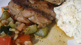 Kuřecí plátky na zelenině