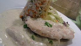 Kuřecí prsíčko s rokfórovým přelivem a zeleninovým rizotkem