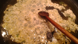 Kuřecí prsíčko s rokfórovým přelivem a zeleninovým rizotkem