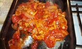 Mořský pstruh-Salmo Trutta s rajčaty (udušenou směs dáme přes ryby...)