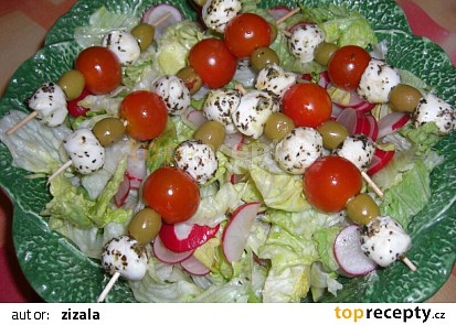 Mozzarella na salátu