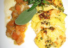 Noky po římsku s "omáčkou" z rajčat (Gnocchi alla romana di polenta)