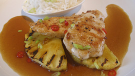 Orientální kuřecí s grilovaným ananasem