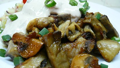 Přírodní kuřecí steak se zakysaným dipem