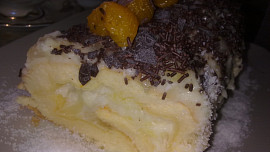 Roláda  žlutobílá  s třepacím krémem