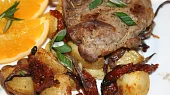 Rozmarná krkovička na citronu a pomeranči s pečenými brambory
