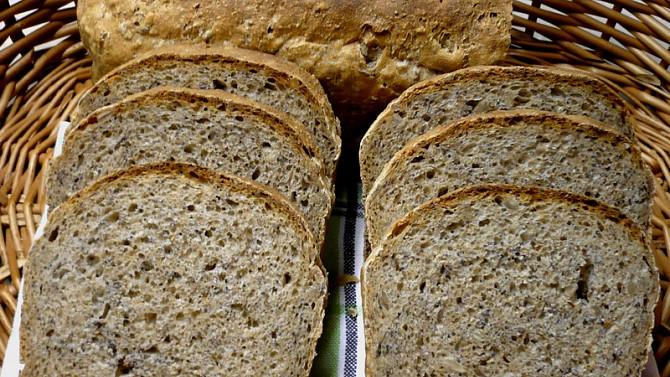 Semínkový chléb s medem