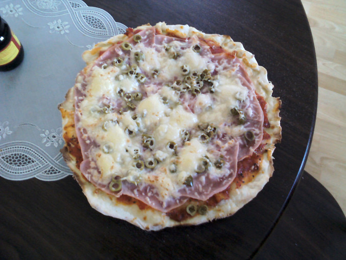 Skvělá domácí pizza, Šunka, olivy, sýr