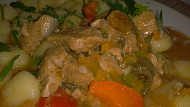 Telecí  plec na tymiánu a barevných paprikách