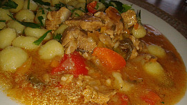 Telecí  plec na tymiánu a barevných paprikách