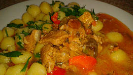 Telecí  plec na tymiánu a barevných paprikách