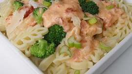 Těstoviny alla losos