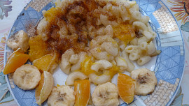 Těstoviny s pomerančem a banánem