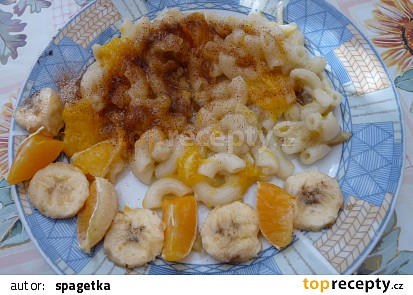 Těstoviny s pomerančem a banánem