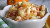 Tvarohovo-jablková bábovka, kandovaná pomerančová kůra