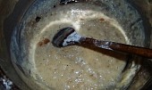 Zapražená kapustová polévka na špeku s kroupama, na špeku zapražíme mouku...