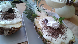 Ananas plněný krémem ze smetany a tvarohu