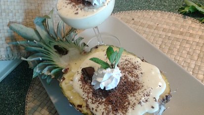 Ananas plněný krémem ze smetany a tvarohu