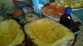 Ananas plněný krémem ze smetany a tvarohu