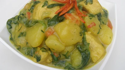 Bramborové curry se špenátem