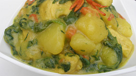 Bramborové curry se špenátem