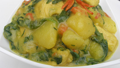 Bramborové curry se špenátem