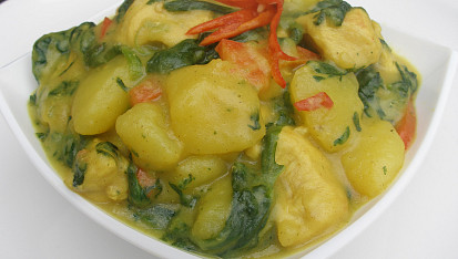 Bramborové curry se špenátem
