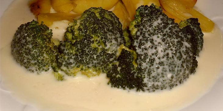 Brokolice s hermelínovou omáčkou