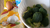 Brokolice v česnekovém"chips"kabátku, část použitých surovin