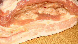 Bůček plněný  mletým masem