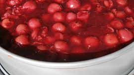 Cappuccinový dort s třešněmi