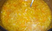 Cibulovo-celerová polévka (přidáme vývar a nastrouhanou zeleninu...)