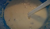 Čoko-bábovka z mikrovlnné trouby, připravené těsto...
