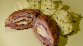 Cordon bleu - plněný řízek