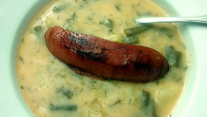 Fazolková polévka se slaninou a klobásou