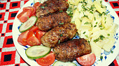 Kebaby z mletého masa na grilu
