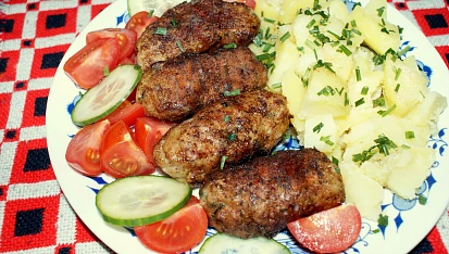 Kebaby z mletého masa na grilu