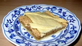 Koláč s ořechovým piškotem