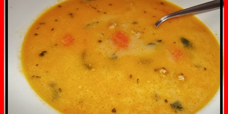 Kořeněná mrkvová polévka s rýží, mletým masem a smetanou (Dobrou chuť!)