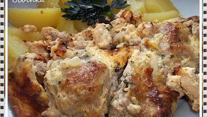 Kuličky zapečené s ochucenou kysanou smetanou, detail...