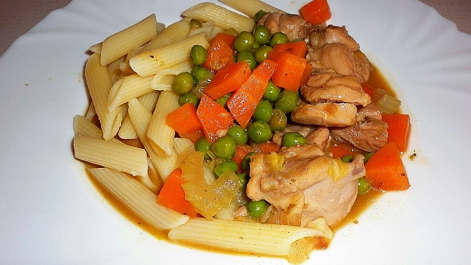 Kuře „Arvejado“ (dušené kuře s hráškem)